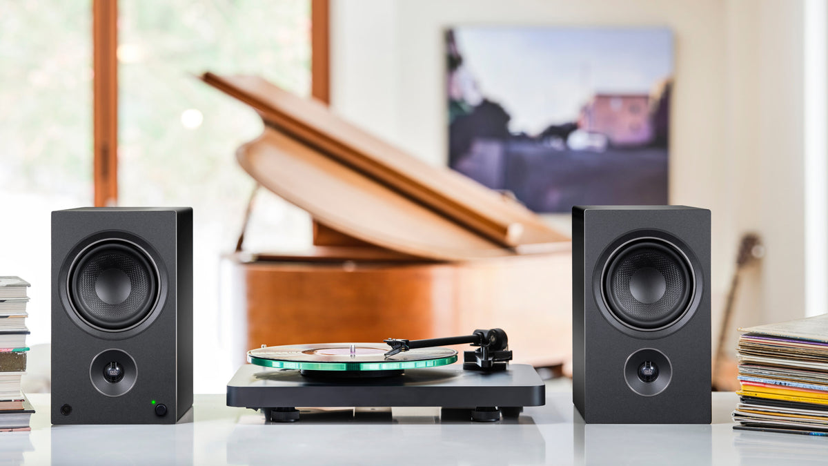 AM5 with turntable and piano